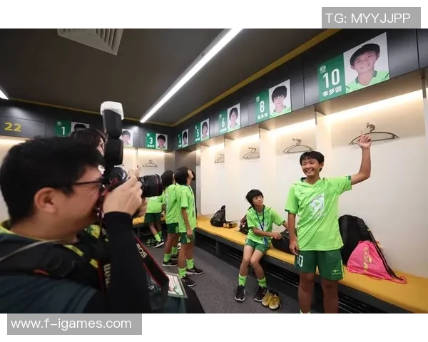 库克斯足球队奋勇拼搏展现团队精神助力青少年成长与梦想实现